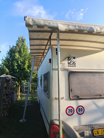 Struttura copri roulotte