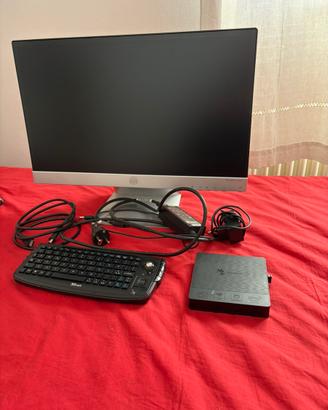 Computer mini con monitor e tastiera