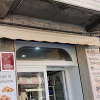 Tenda da esterno e vetrina 