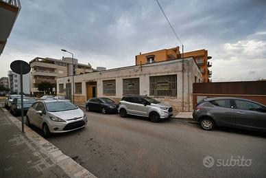 Immobile di 190 m² con 1 locale a Putignano