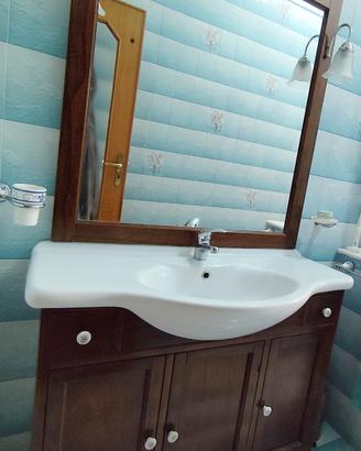 Mobile bagno in legno massello noce