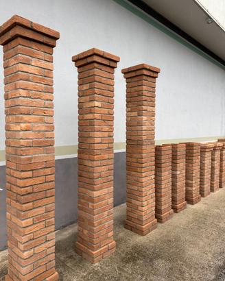 colonne veri mattoni vuote