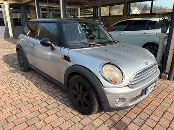 Mini Cooper 1.6 benz LEGGI DESCRIZIONE