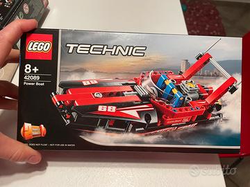 LEGO Technic Motoscafo da Corsa 42089