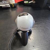 Samsung Gear 360 Registra e Scatta a 360°