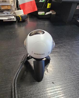 Samsung Gear 360 Registra e Scatta a 360°