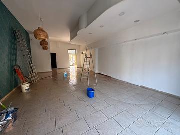 Locale commerciale mondragone 75 mq