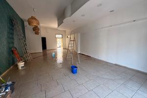 Locale commerciale mondragone 75 mq