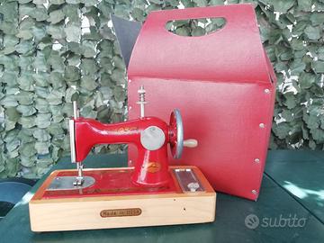 Macchina da cucire giocattolo