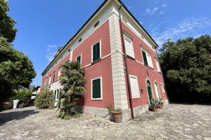 Villa di 1300 m² con più di 5 locali a Casciana Te