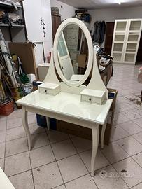Toeletta/postazione trucco con specchio ovale IKEA