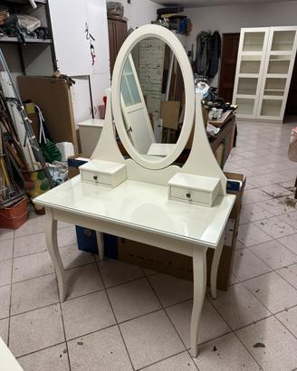 Toeletta/postazione trucco con specchio ovale IKEA