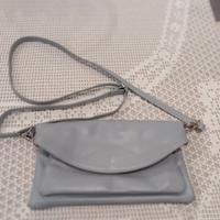 pochette in pelle celeste 