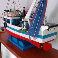 Modellino di peschereccio in legno