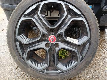 Cerchio in lega fino a tre disponibili, 19 pollici