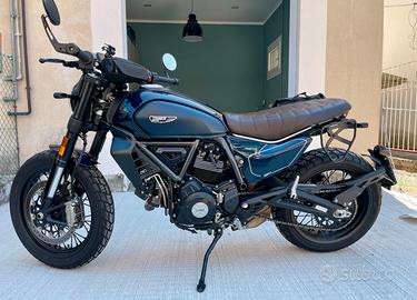 DUCATI SCRAMBLER 800 NIGHTSHIFT PAR AL NUOVO