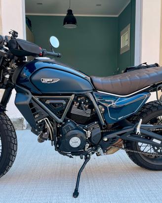 DUCATI SCRAMBLER 800 NIGHTSHIFT PAR AL NUOVO