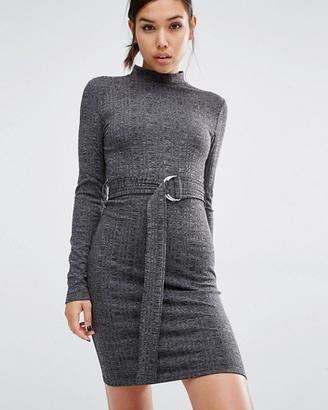 Vestito grigio fasciante con cintura Asos