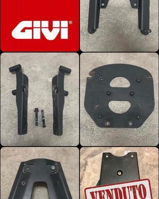 Vari adattatori GIVI per bauletti moto e scooter