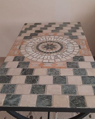 tavolo da giardino o tavernetta