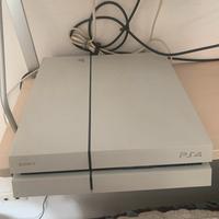 Ps4 + 2 giochi in omaggio