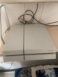 Ps4 + 2 giochi in omaggio