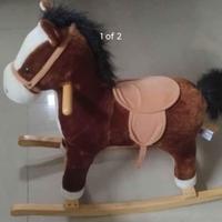 cavallino a dondolo peluche con la sua scatola 