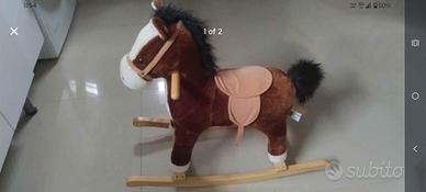 cavallino a dondolo peluche con la sua scatola 