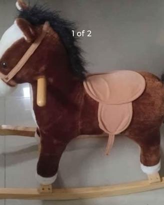 cavallino a dondolo peluche con la sua scatola 
