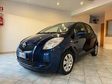 Toyota Yaris 1.0 benzina - 2005