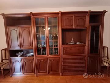 mobile in legno per sala + lampadario