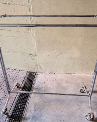 Stand/Stender appendiabiti robusti con ruote