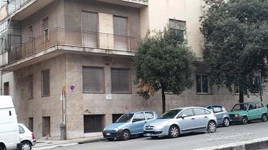Viale Boccetta, Ampio Garage 180 mq