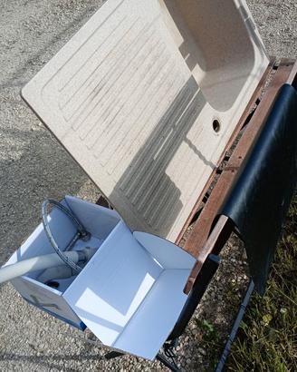 lavello cucina con rubinetto 