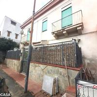 Rifinito e ampio appartamento due livelli 5 vani