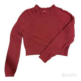 Maglioncino crop con scollo a balze