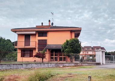 Casa indipendente con ampio giardino