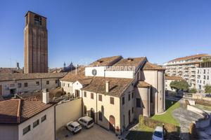LUMINOSO APPARTAMENTO IN CENTRO STORICO DA PERSONA