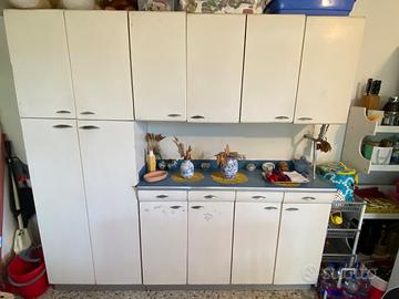 Mobile da cucina e due credenze anni 70