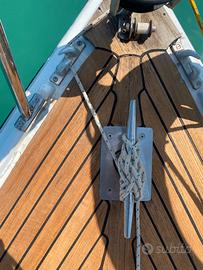 Barca a vela semicabinata