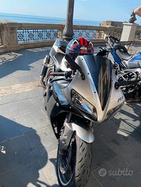 Moto Yamaha R1