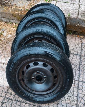 Gomme invernali complete di cerchi 195 60 R15 88T 