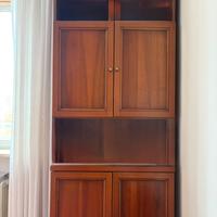 Mobile alto in legno massello con ante