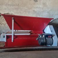 MACININO ELETTRICO PER UVA
