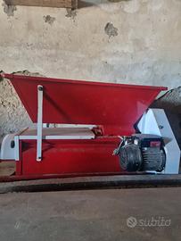 MACININO ELETTRICO PER UVA