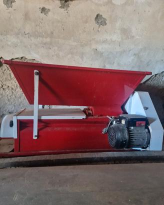 MACININO ELETTRICO PER UVA