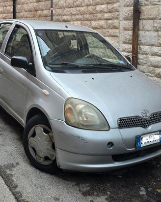 TOYOTA YARIS 2000