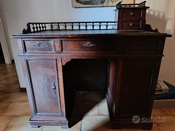 Scrivania d'epoca 