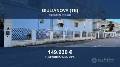 Immobile in asta di 126 m² con box auto a Giuliano