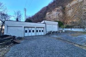 Magazzini autorimessa con possibilità residenziale